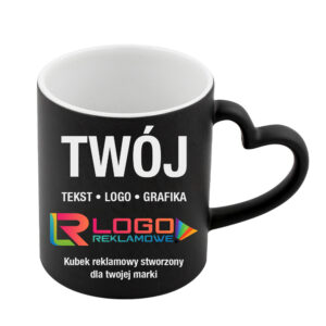 Kubki reklamowe czarny matowy – magiczne z uchem w kształcie serca, 330 ml